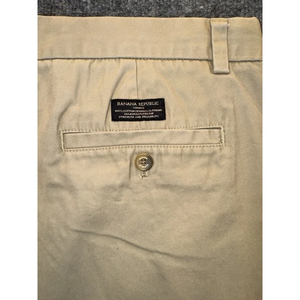 Banana Republic brand banana